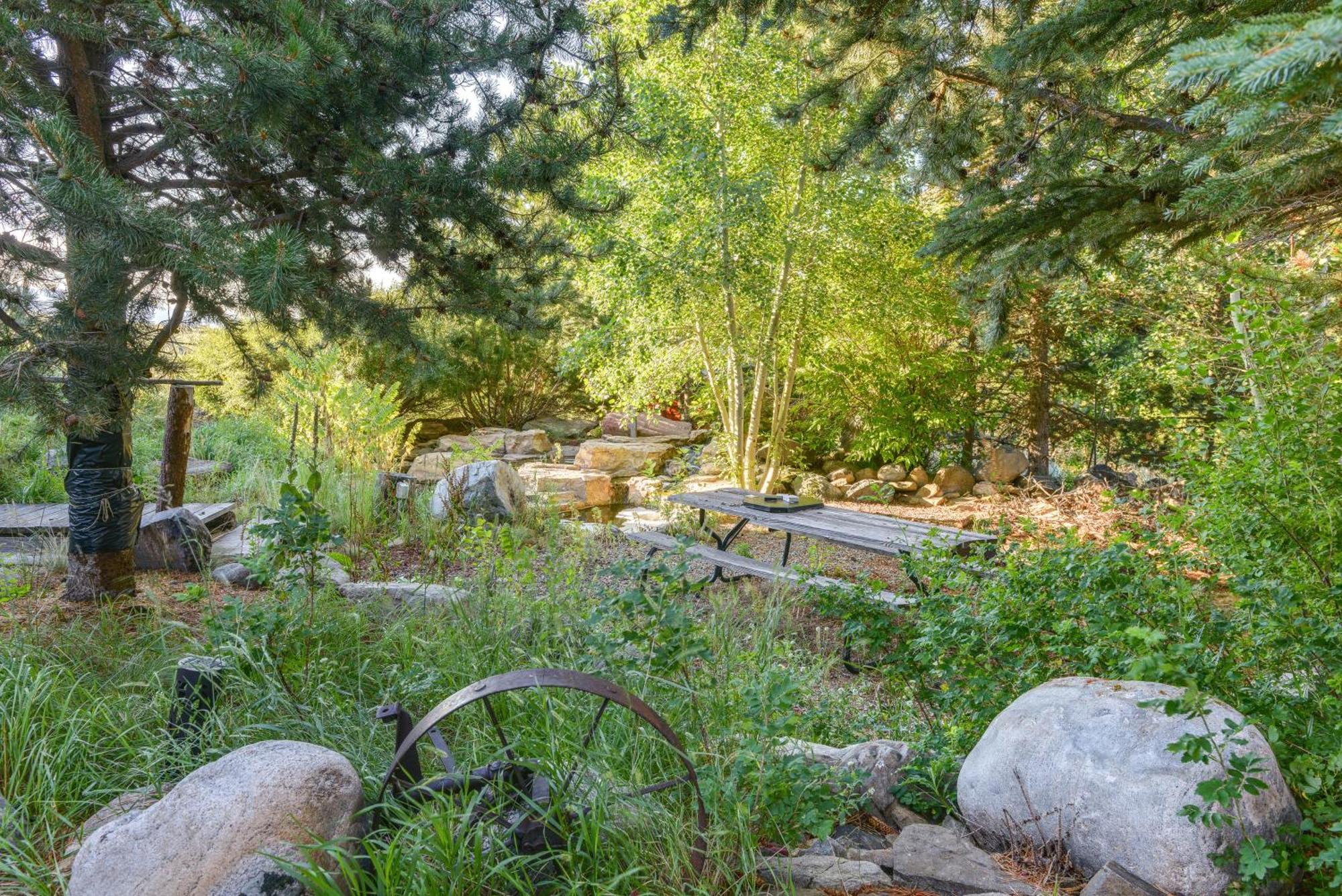 Cozy Island Park Cabin, 20 Mi To Yellowstone! Exterior photo